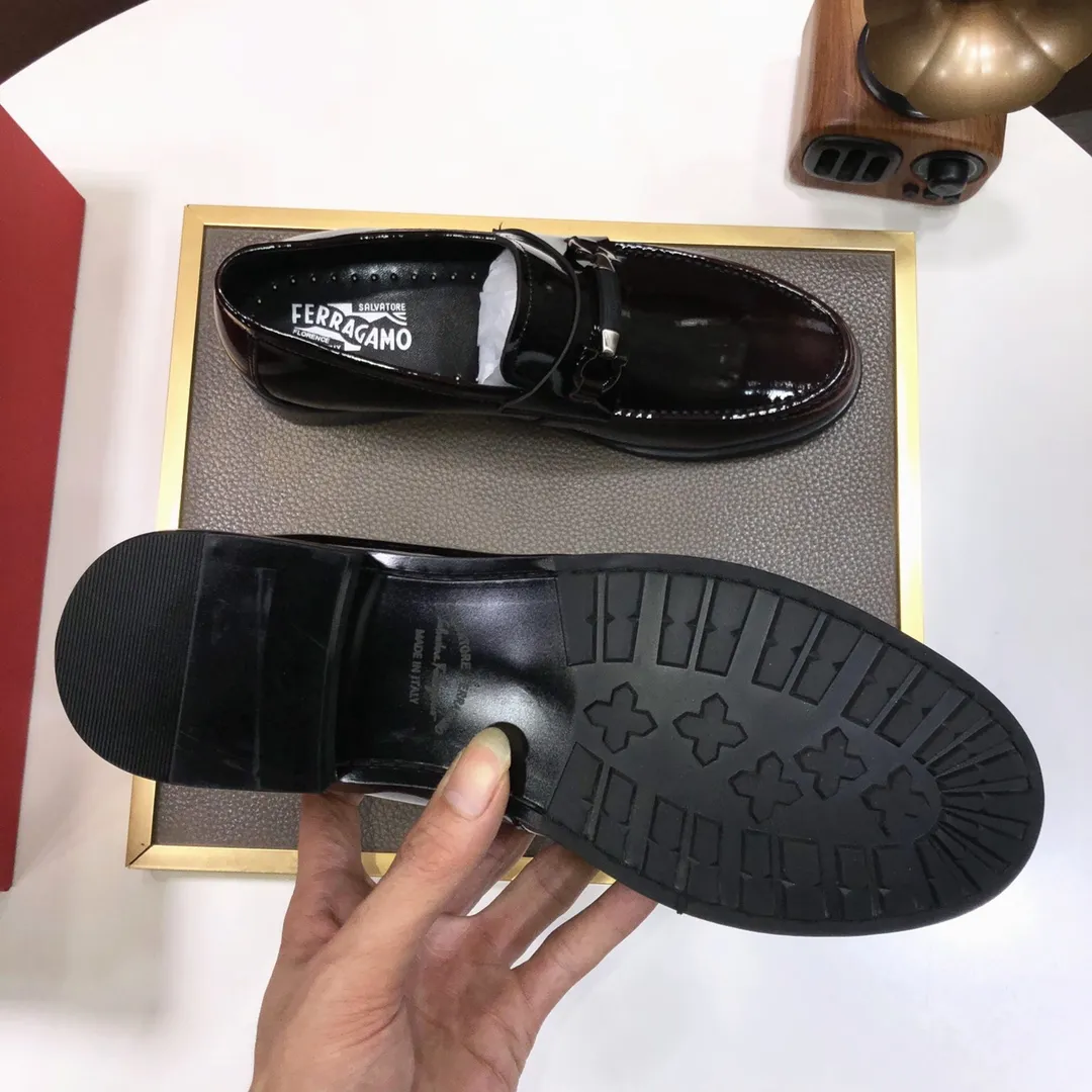 Men's shoes💰480💰[Ferragamo/Ferragamo] The latest model in the counter. Original imported high-quality cowhide with open sides + imported sheepskin lining + original luxury metal buckle + original combination outsole. Comparison without pressure. 38--45 (45 is custom-made and cannot be returned or exchanged)